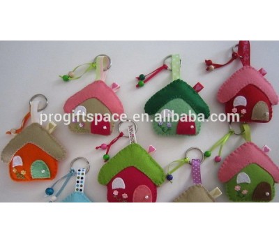 hot 2018 best selling new product decorative custom handmade fabric china supplier felt house shaped keychain